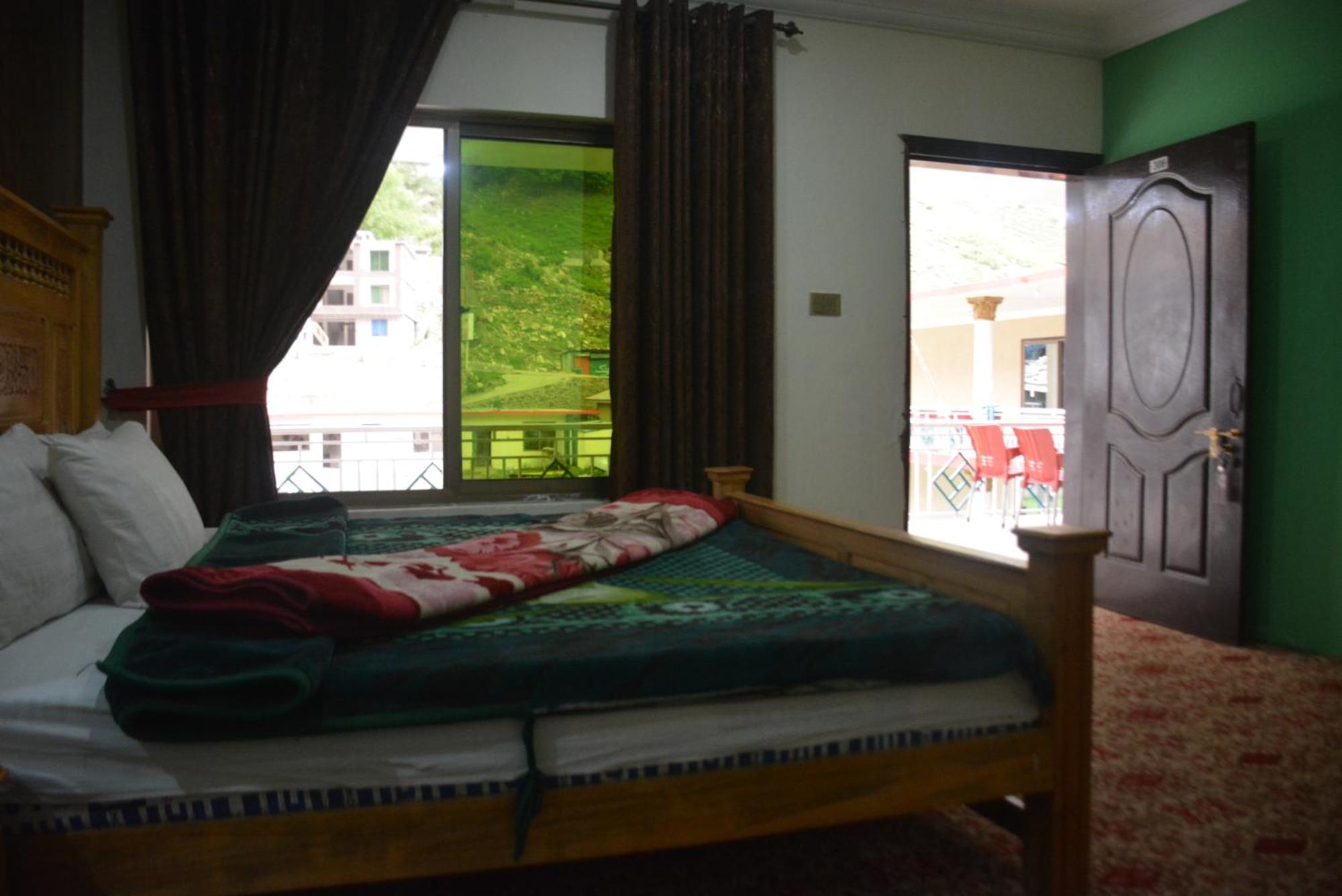 Hotel Pine Hills, Naran Buitenkant foto