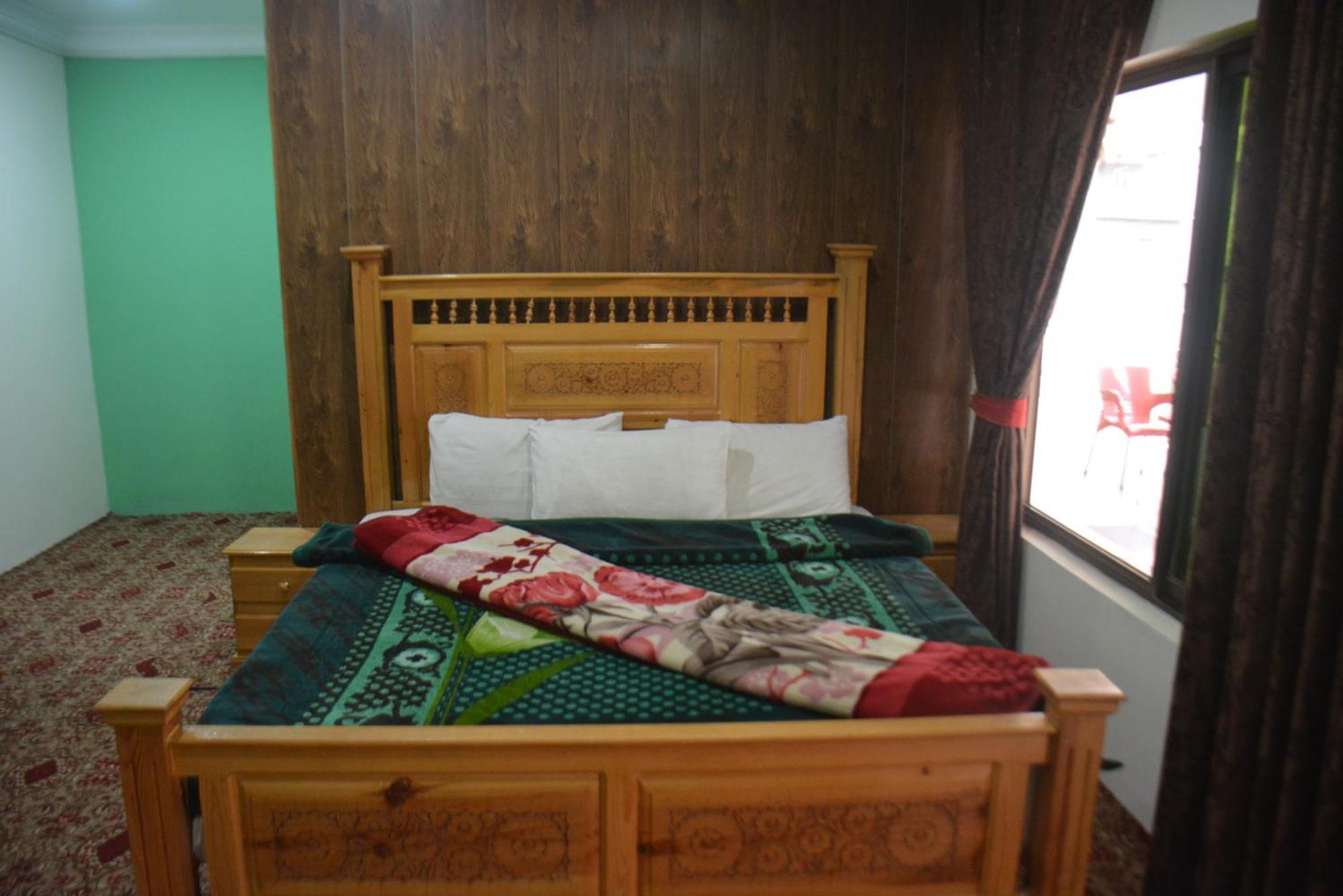 Hotel Pine Hills, Naran Buitenkant foto