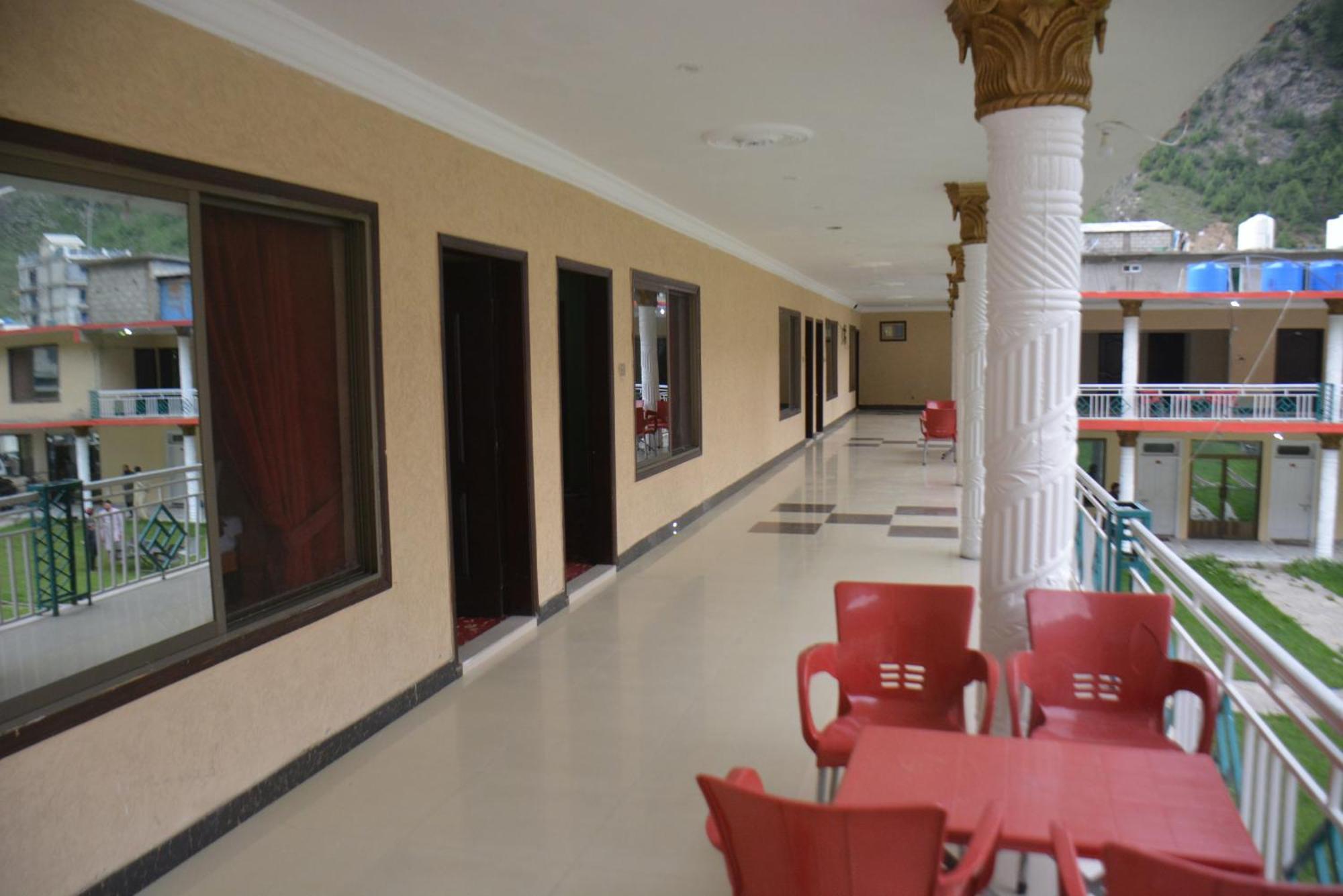 Hotel Pine Hills, Naran Buitenkant foto