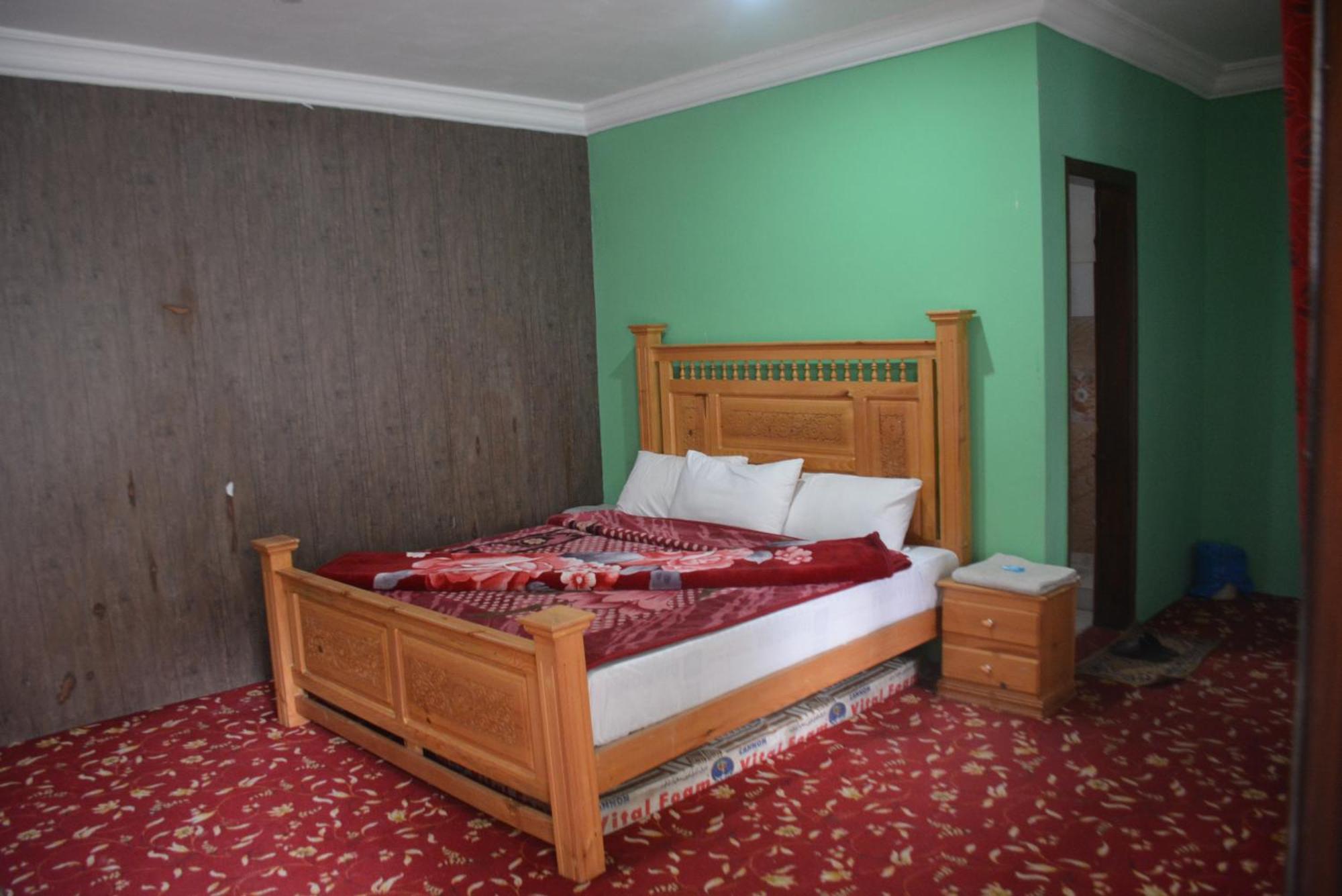 Hotel Pine Hills, Naran Buitenkant foto