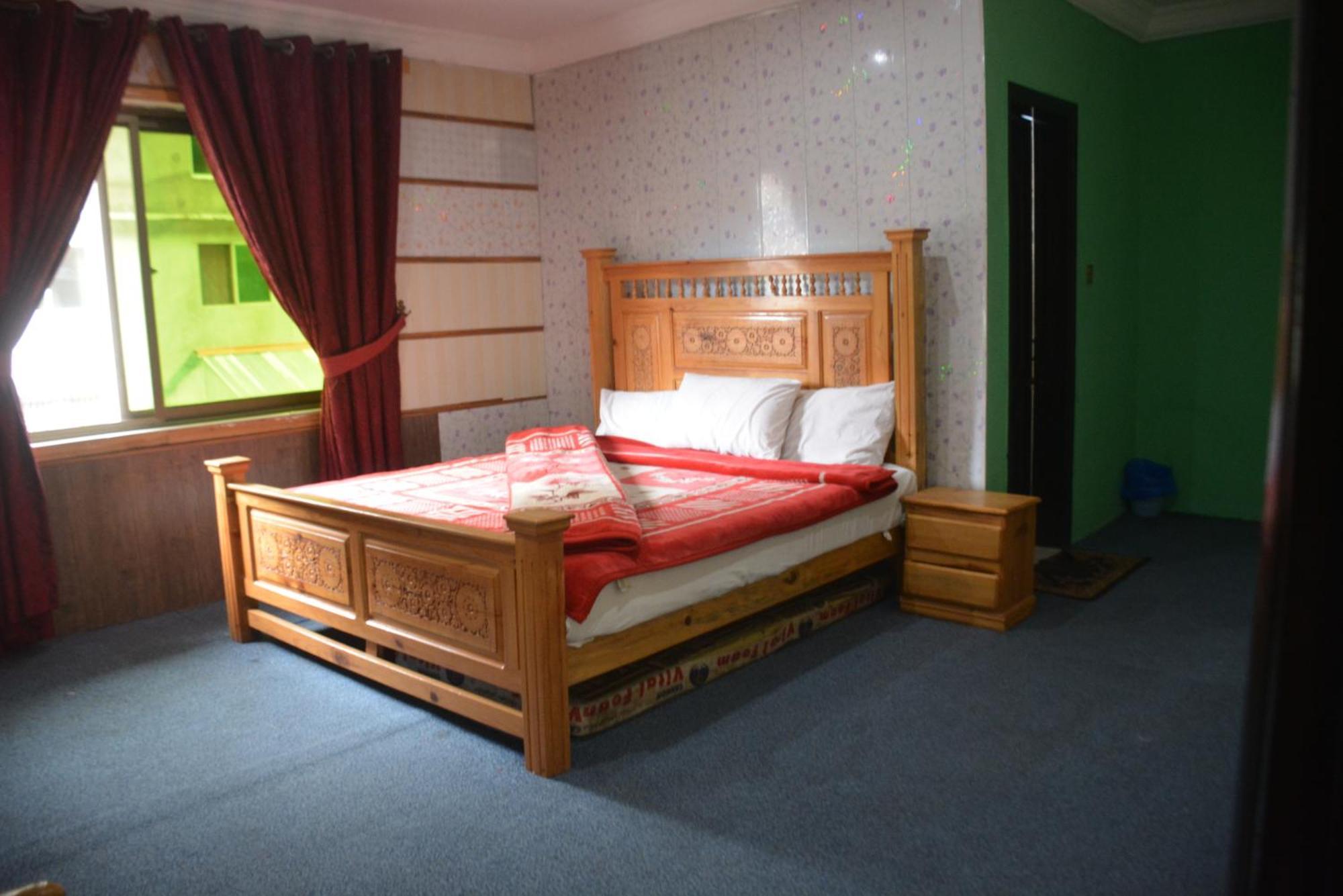 Hotel Pine Hills, Naran Buitenkant foto