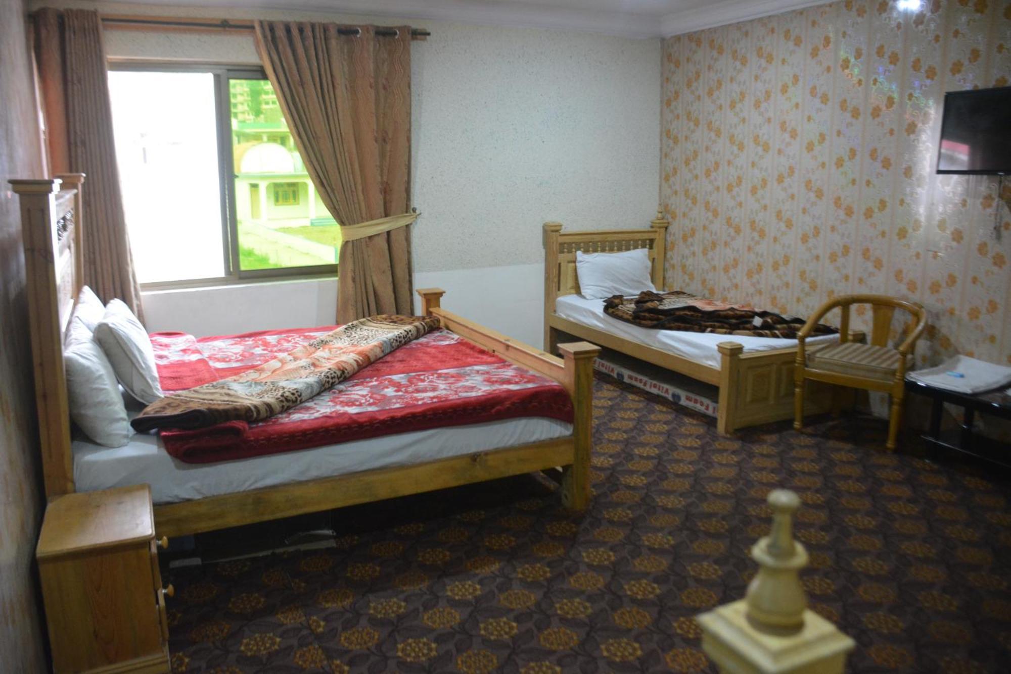 Hotel Pine Hills, Naran Buitenkant foto