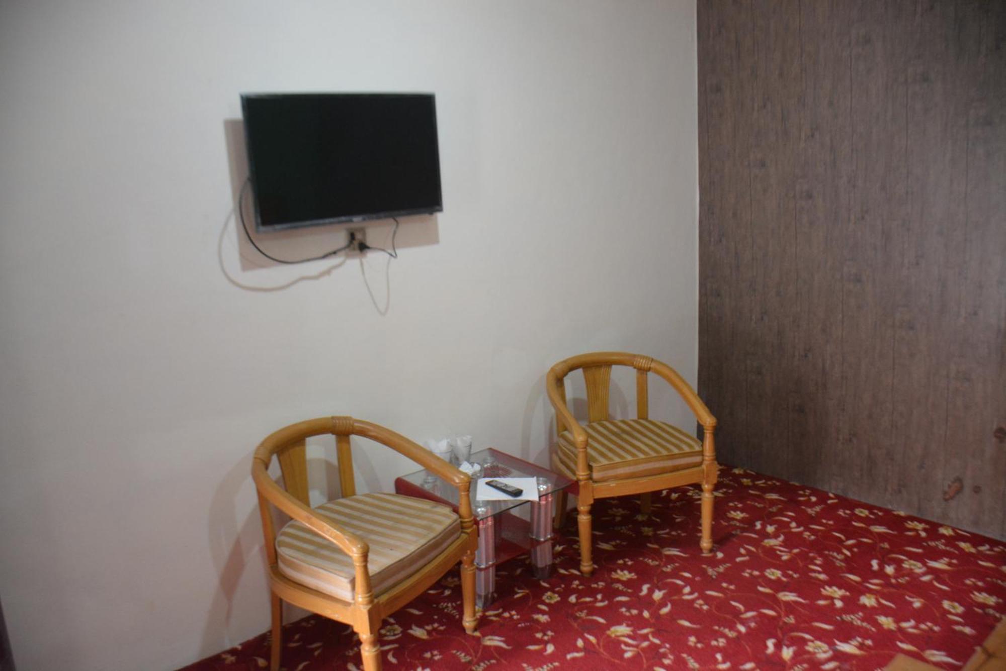 Hotel Pine Hills, Naran Buitenkant foto