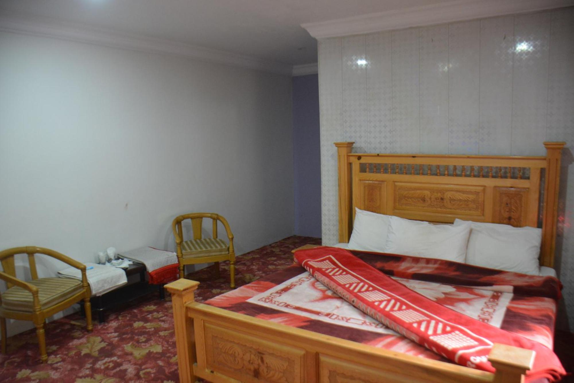 Hotel Pine Hills, Naran Buitenkant foto