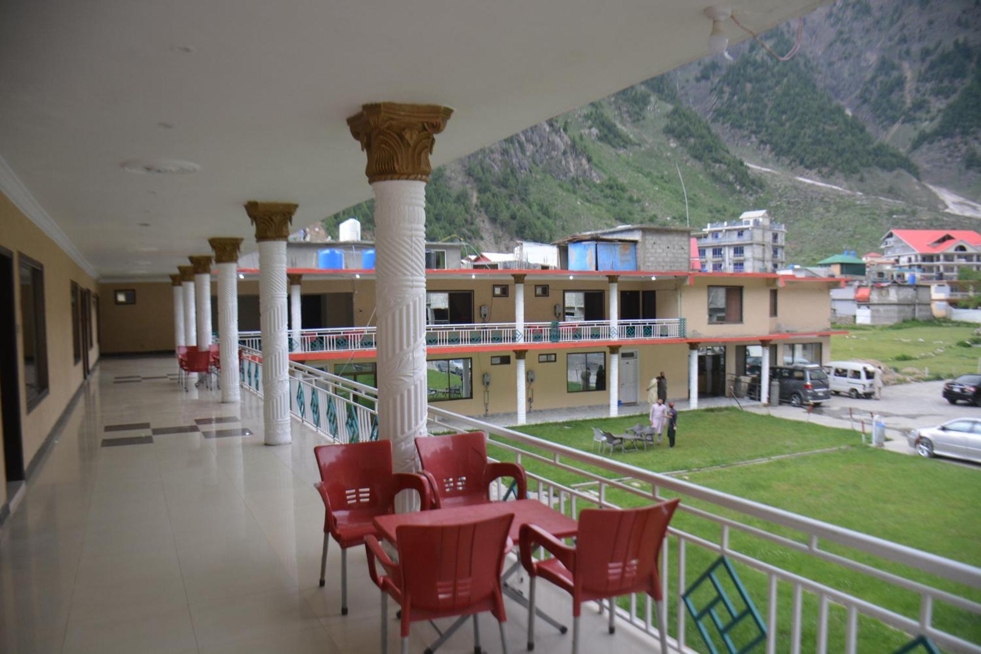 Hotel Pine Hills, Naran Buitenkant foto