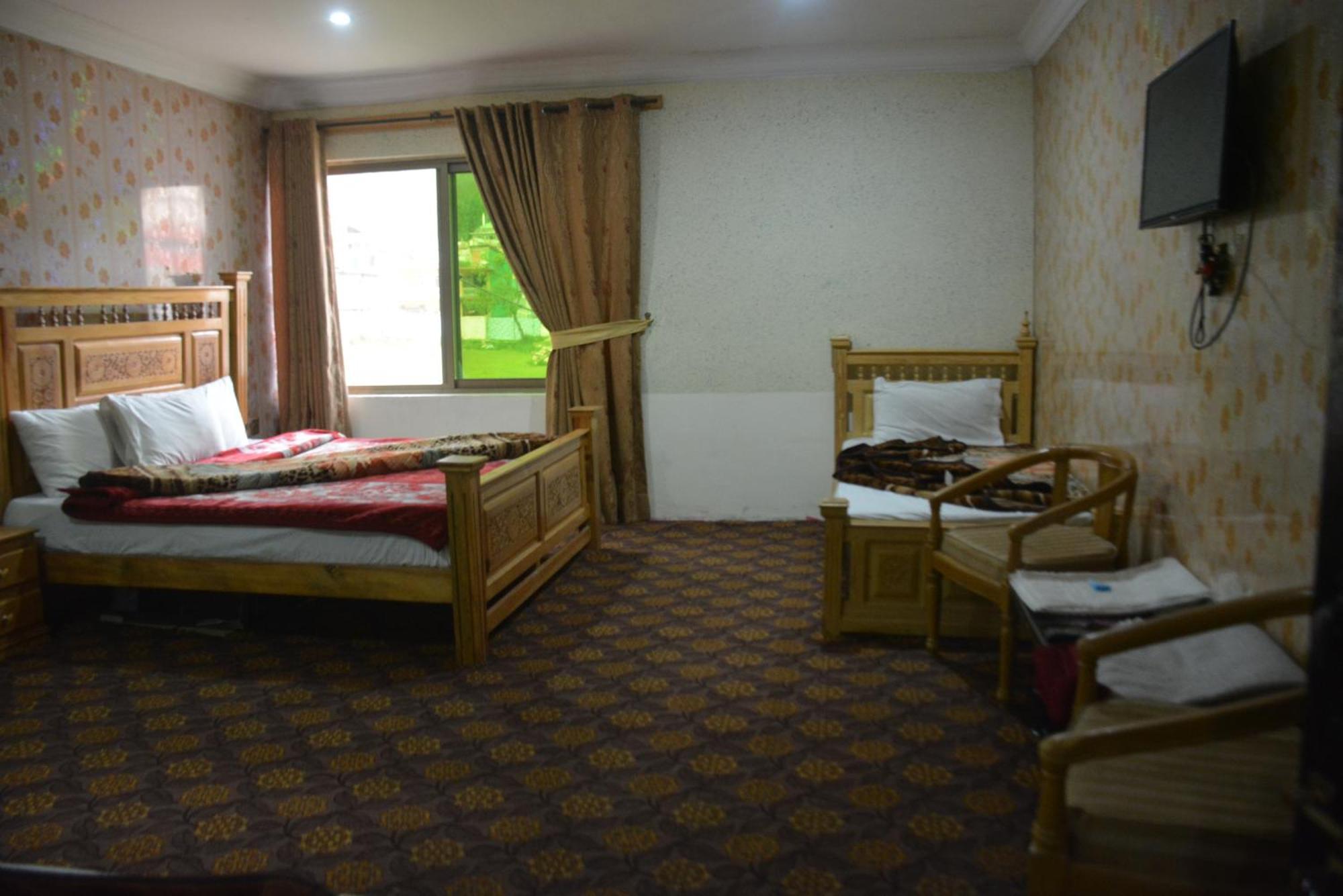 Hotel Pine Hills, Naran Buitenkant foto