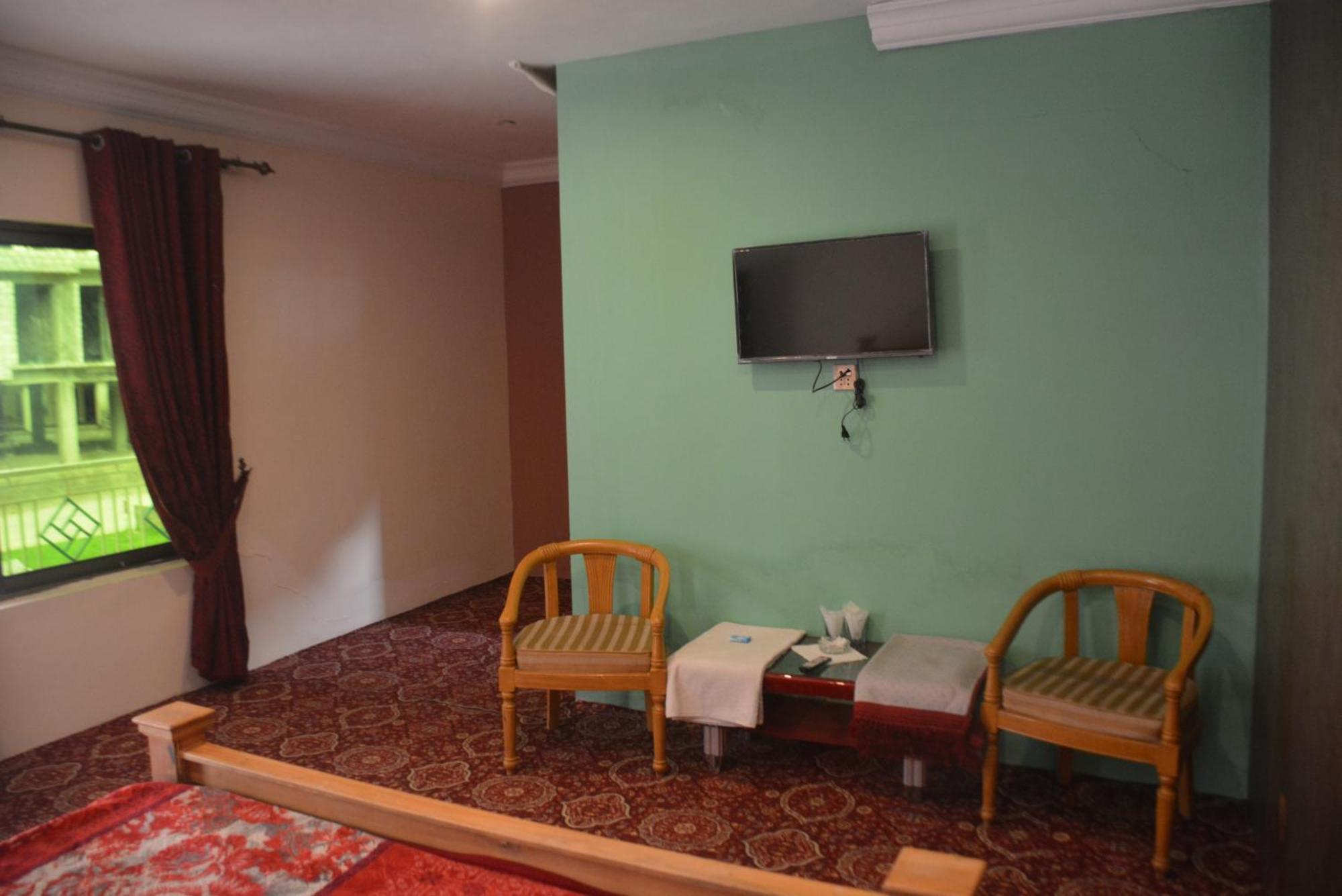 Hotel Pine Hills, Naran Buitenkant foto