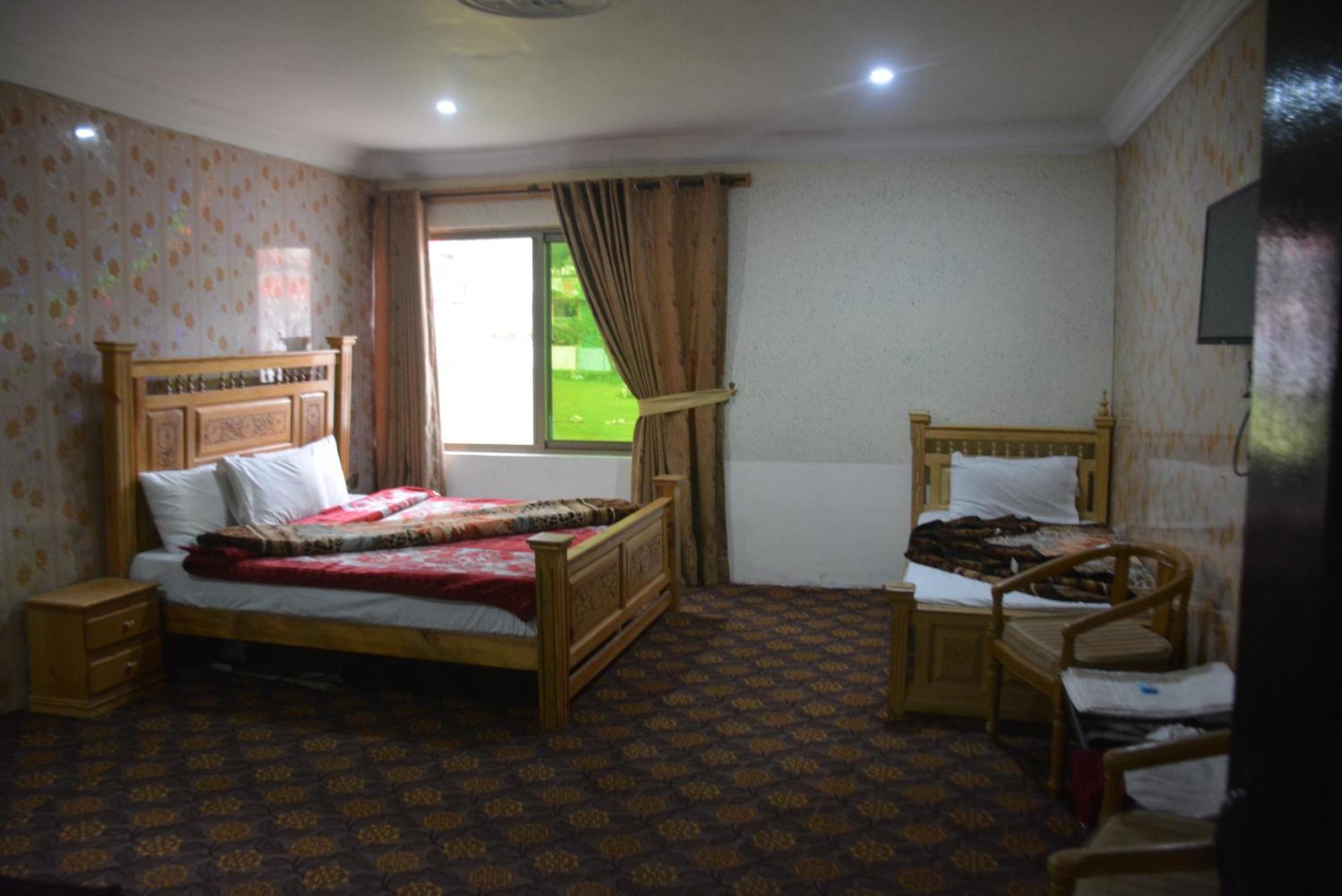 Hotel Pine Hills, Naran Buitenkant foto