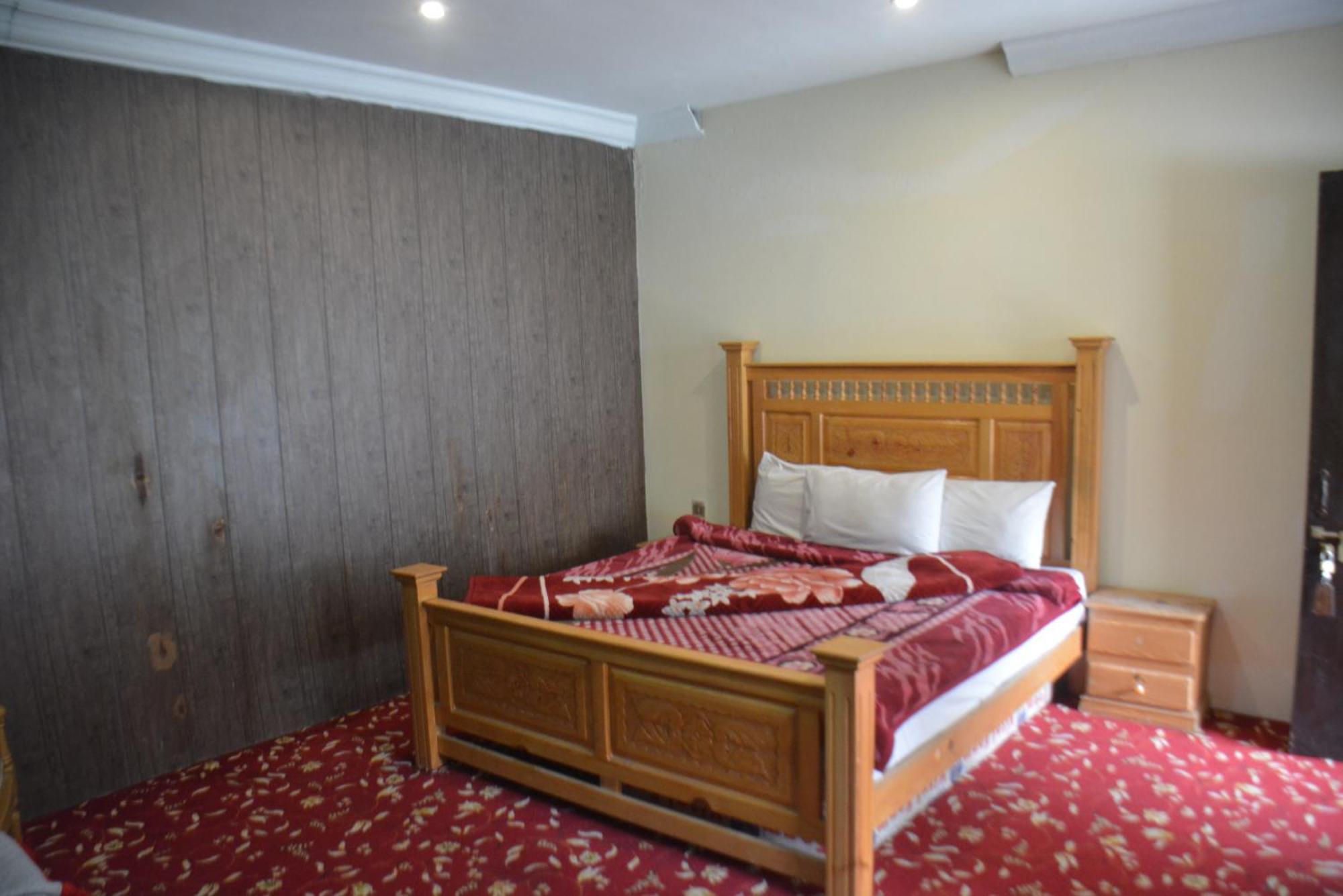 Hotel Pine Hills, Naran Buitenkant foto