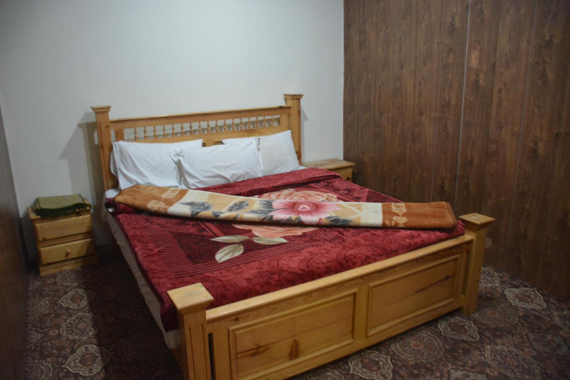 Hotel Pine Hills, Naran Buitenkant foto