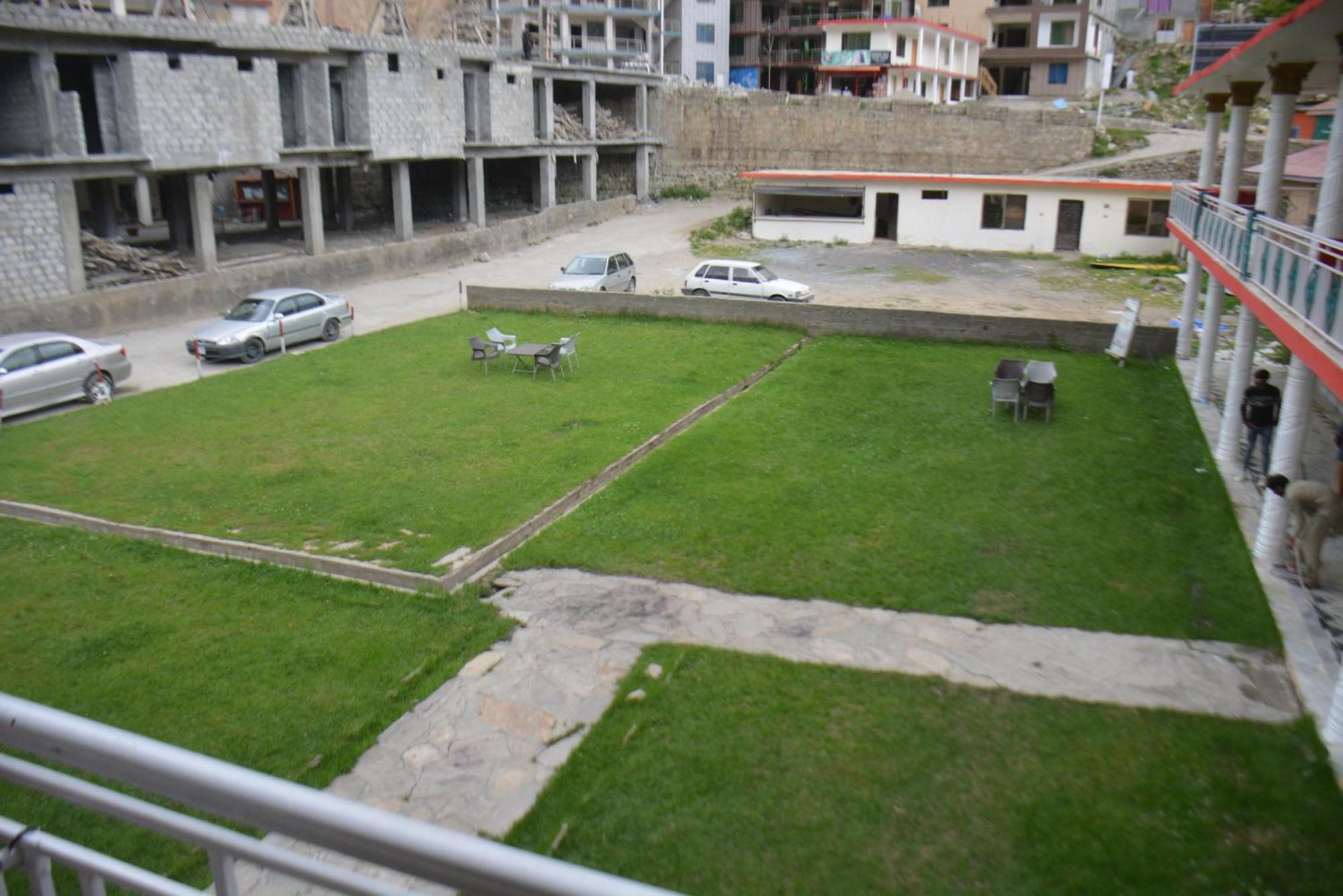 Hotel Pine Hills, Naran Buitenkant foto