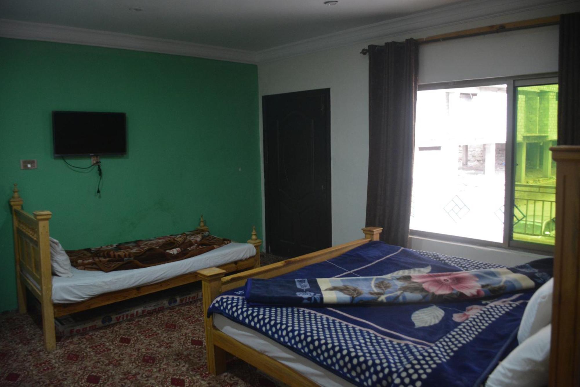 Hotel Pine Hills, Naran Buitenkant foto
