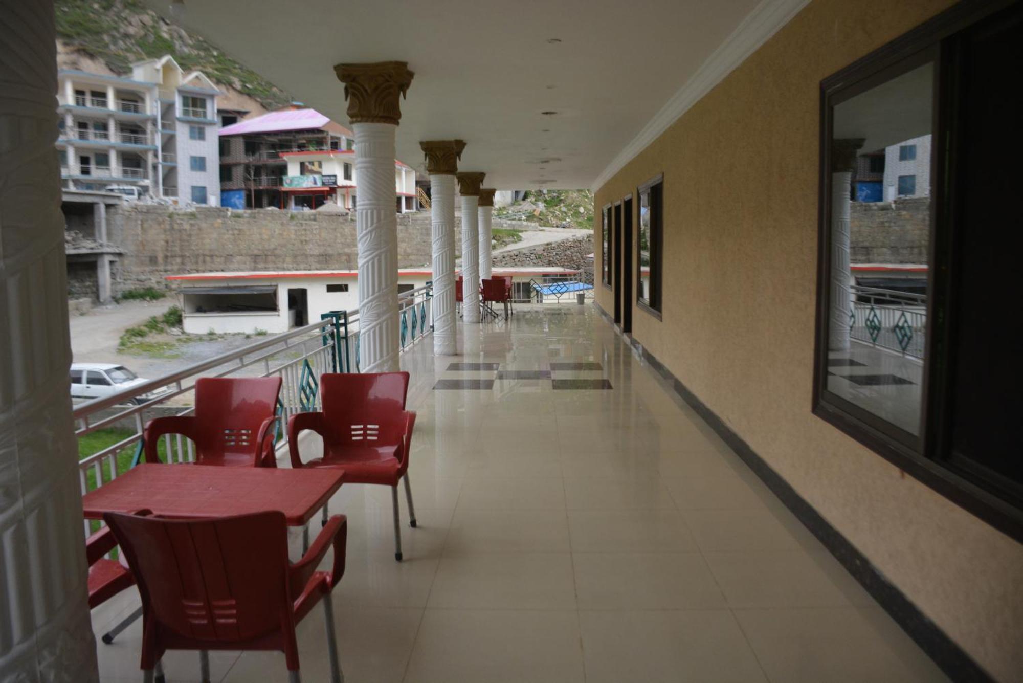 Hotel Pine Hills, Naran Buitenkant foto