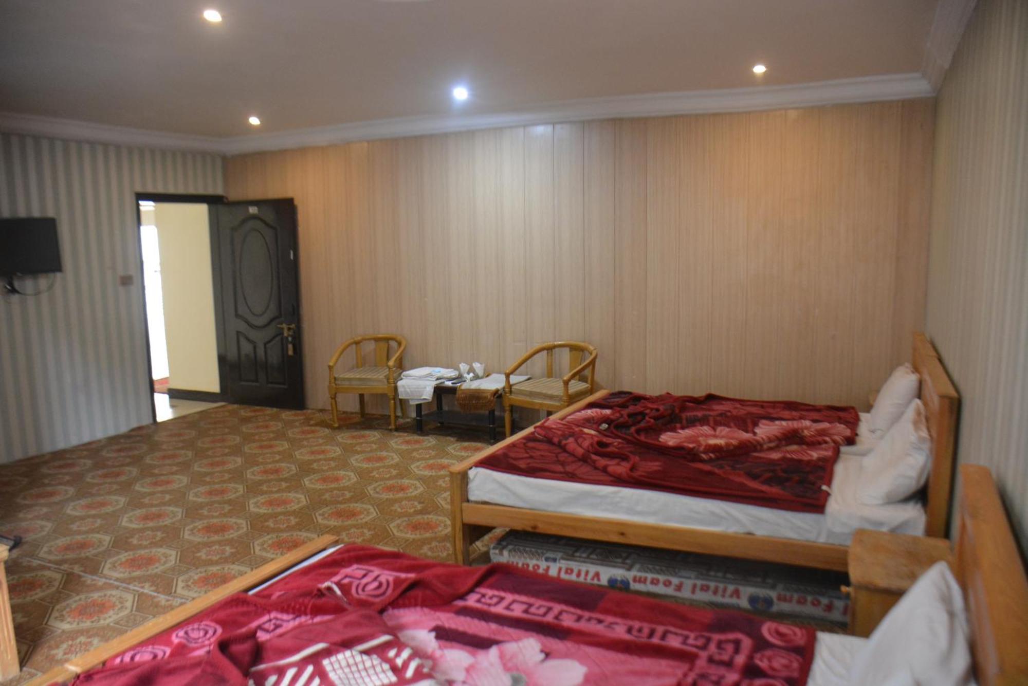 Hotel Pine Hills, Naran Buitenkant foto