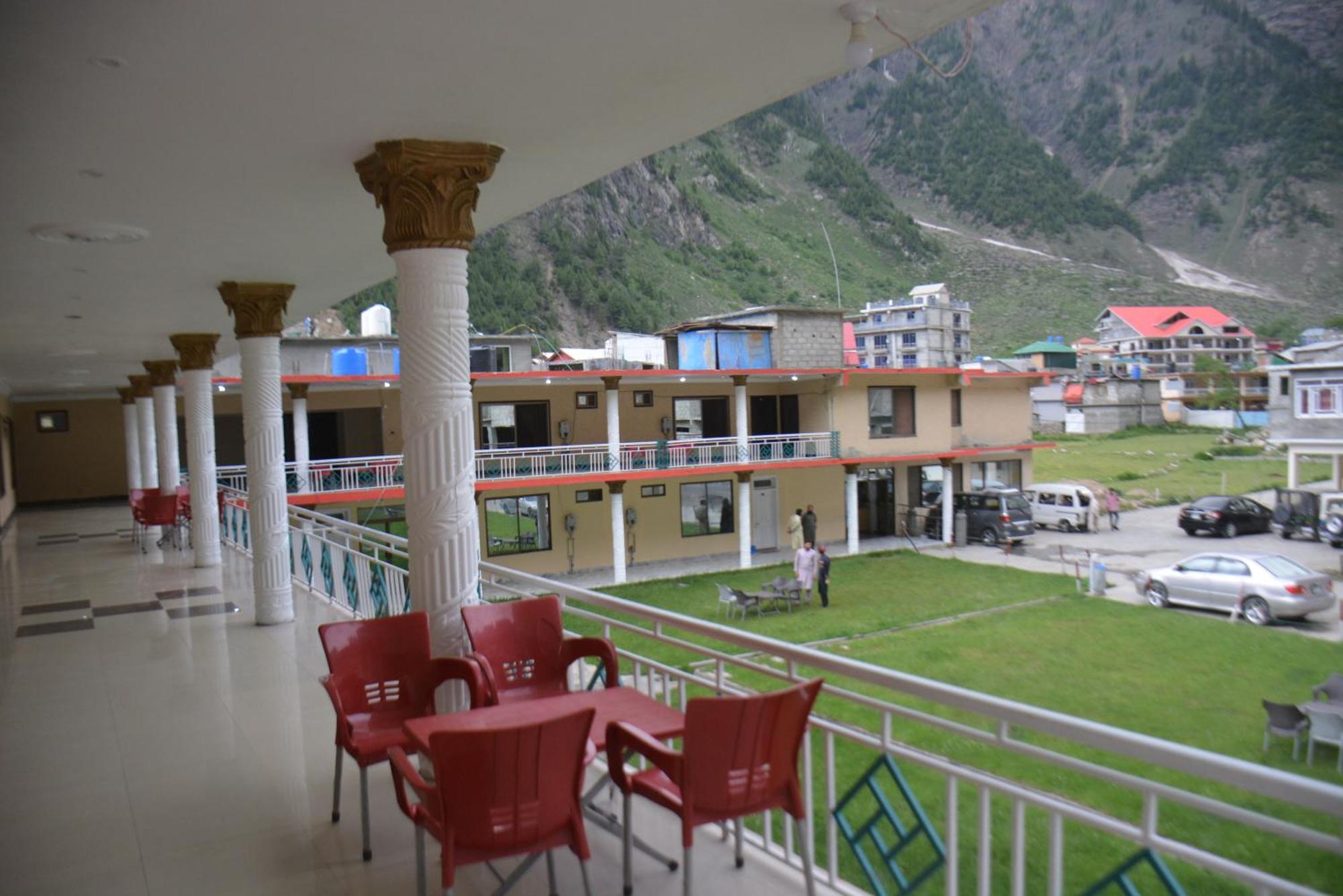 Hotel Pine Hills, Naran Buitenkant foto