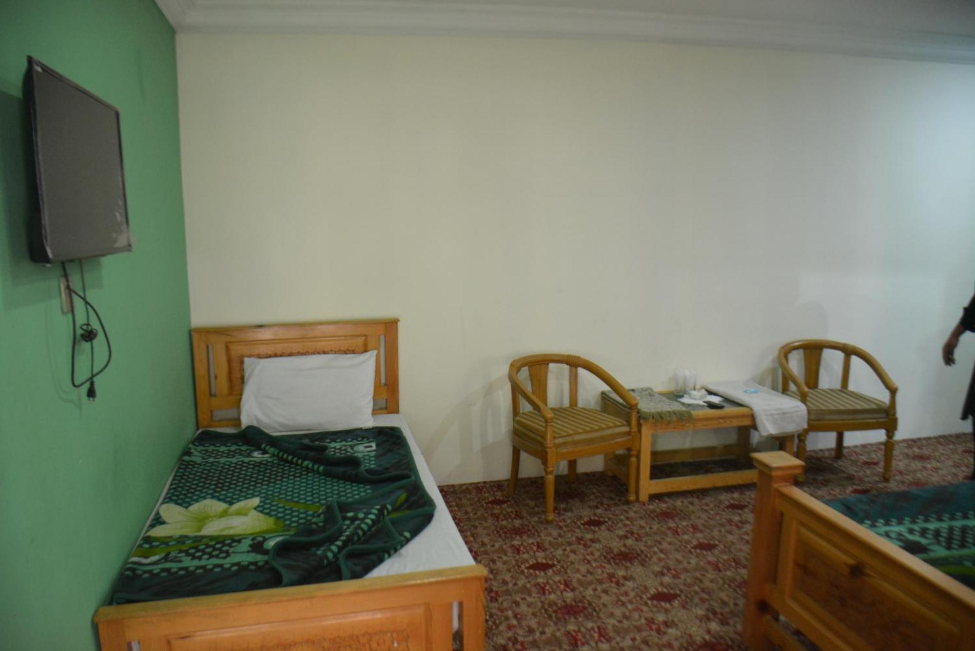Hotel Pine Hills, Naran Buitenkant foto