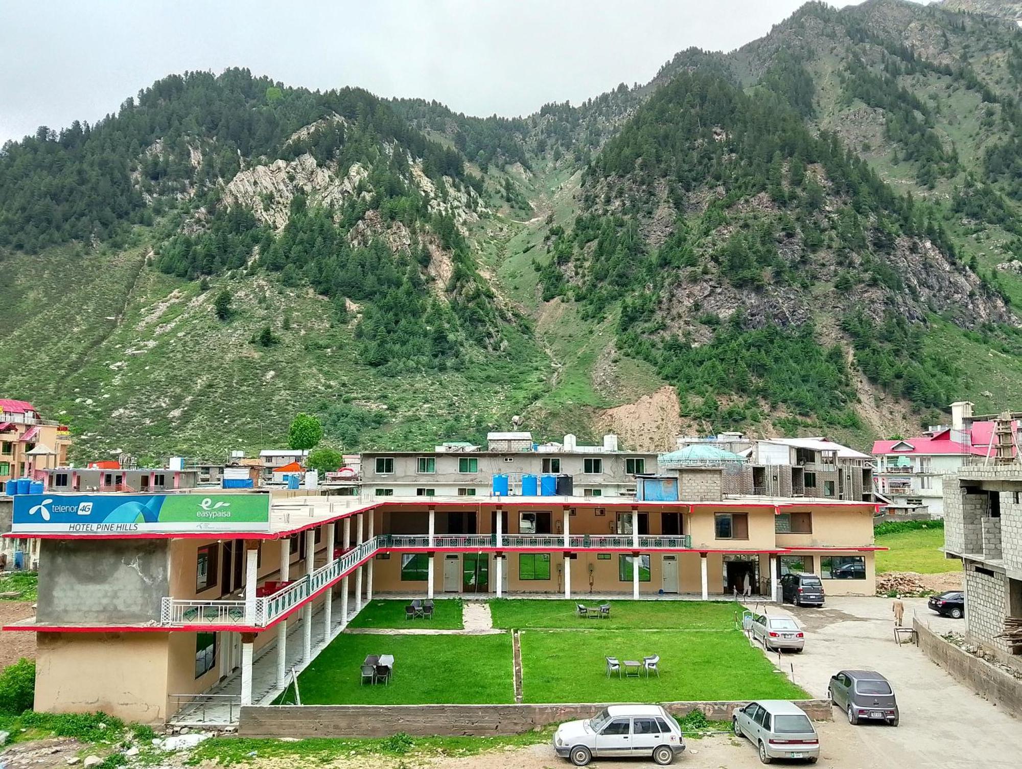 Hotel Pine Hills, Naran Buitenkant foto
