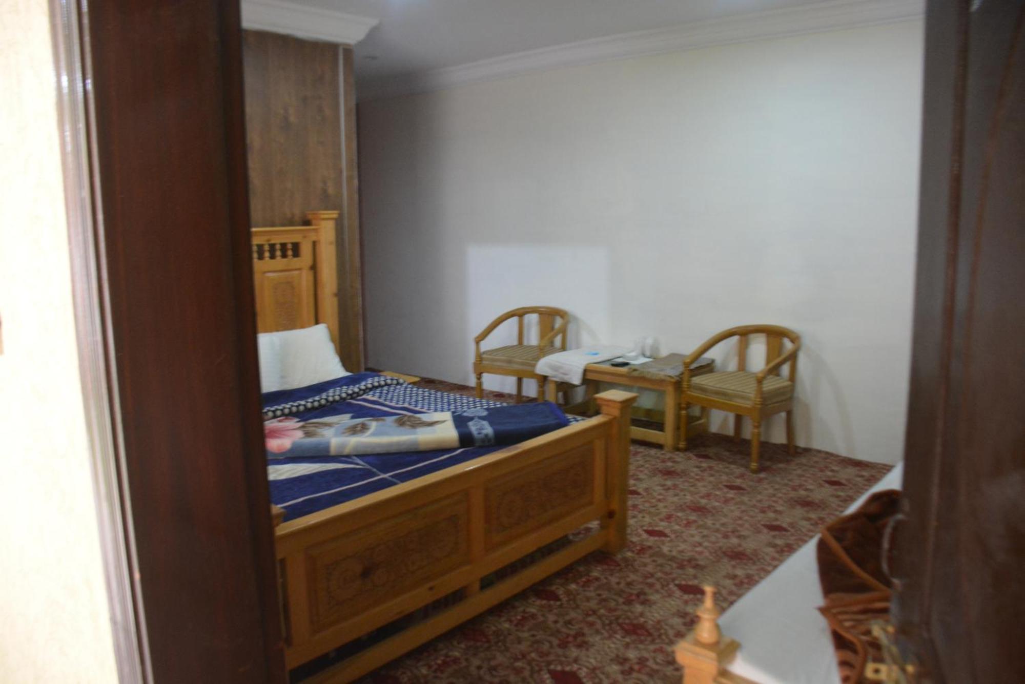 Hotel Pine Hills, Naran Buitenkant foto